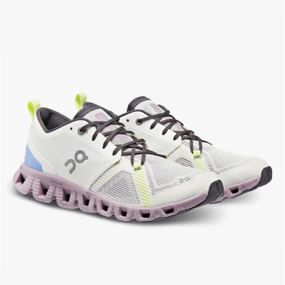 On Running Cloud X 3 Shift Sneaker in Undyed White/Heron